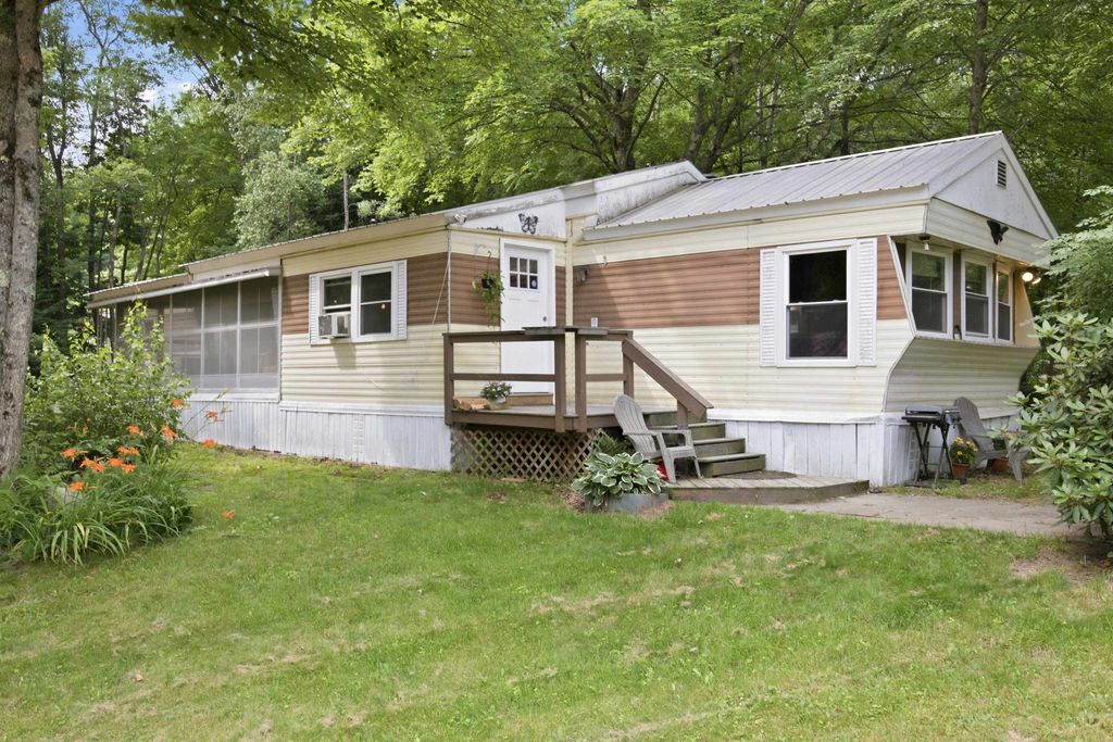 1 Hoover Circle, Loudon, NH 03307