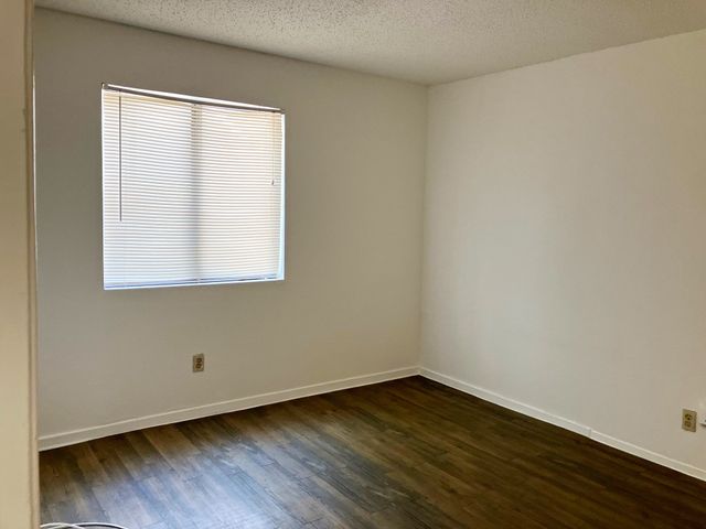 7431 Holly Hill Drive 115, Dallas, TX 75231