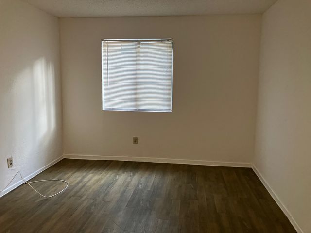 7431 Holly Hill Drive 115, Dallas, TX 75231