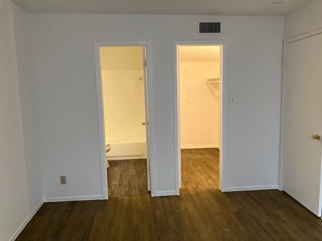 7431 Holly Hill Drive 115, Dallas, TX 75231