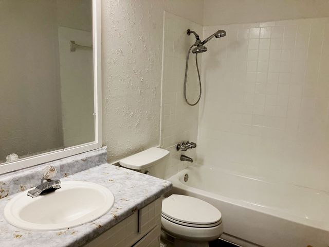 7431 Holly Hill Drive 115, Dallas, TX 75231
