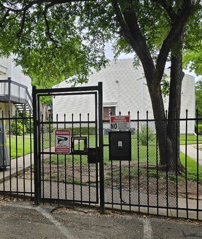 7431 Holly Hill Drive 115, Dallas, TX 75231