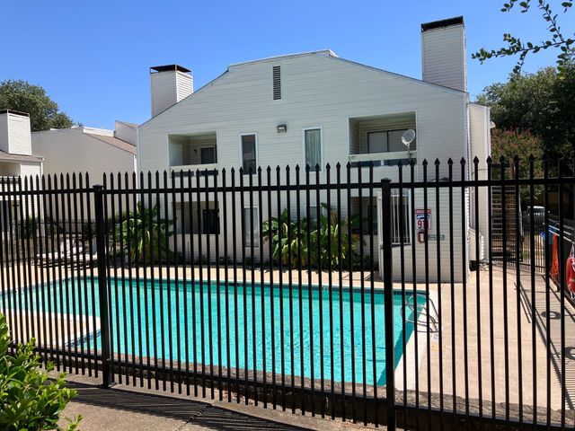 7431 Holly Hill Drive 115, Dallas, TX 75231