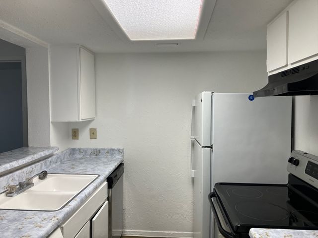 7431 Holly Hill Drive 115, Dallas, TX 75231