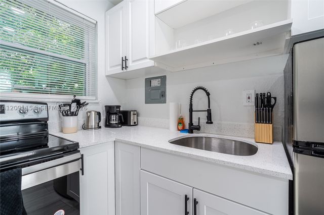 975 SW 10th St 4, Miami, FL 33130