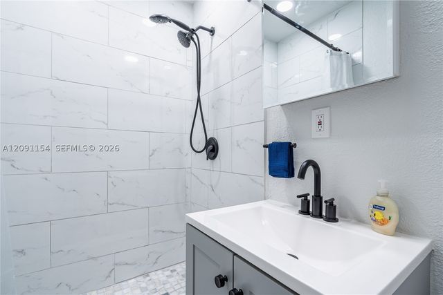 975 SW 10th St 4, Miami, FL 33130