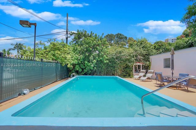 975 SW 10th St 4, Miami, FL 33130