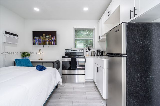 975 SW 10th St 4, Miami, FL 33130