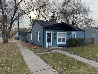 18810 Roscommon Street, Harper Woods, MI 48225