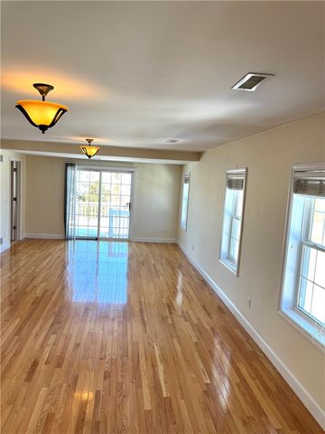 31 Garfield Avenue 2, Bristol, RI 02806