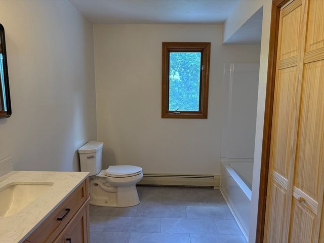 1174 Old Fall River Rd, Dartmouth, MA 02747