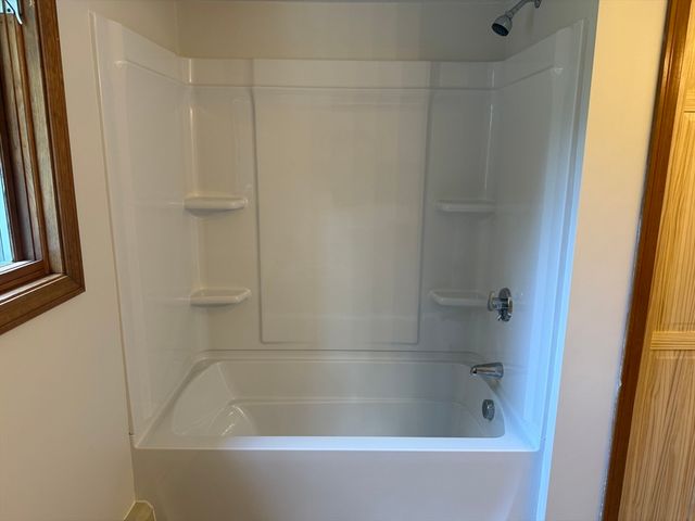 1174 Old Fall River Rd, Dartmouth, MA 02747