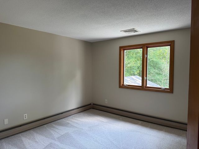1174 Old Fall River Rd, Dartmouth, MA 02747