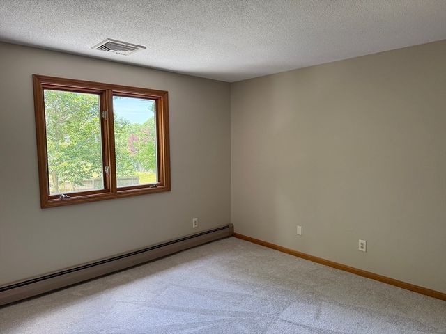 1174 Old Fall River Rd, Dartmouth, MA 02747