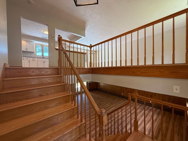 1174 Old Fall River Rd, Dartmouth, MA 02747