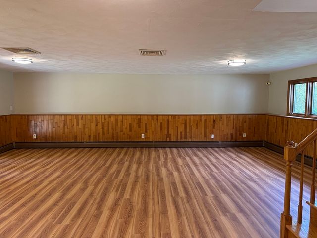 1174 Old Fall River Rd, Dartmouth, MA 02747