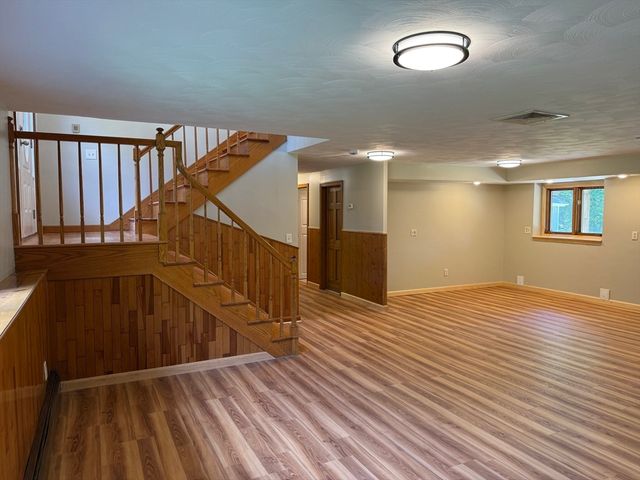 1174 Old Fall River Rd, Dartmouth, MA 02747