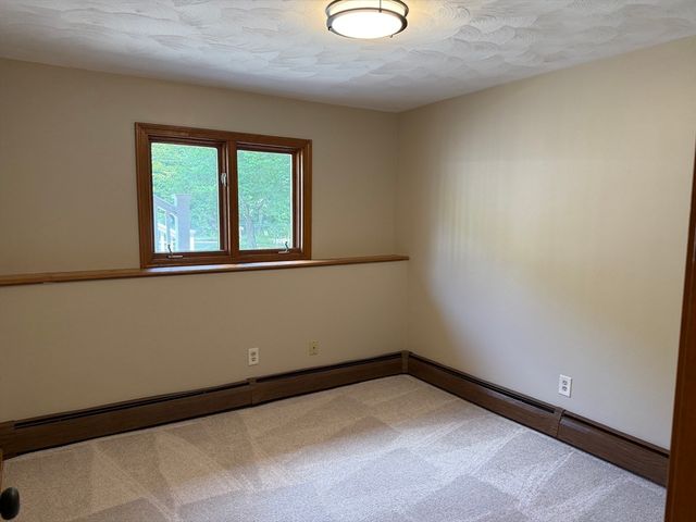 1174 Old Fall River Rd, Dartmouth, MA 02747