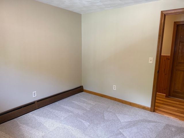 1174 Old Fall River Rd, Dartmouth, MA 02747