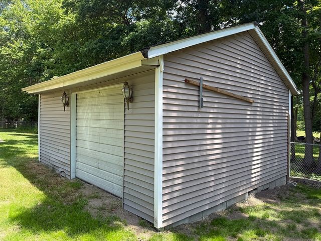 1174 Old Fall River Rd, Dartmouth, MA 02747