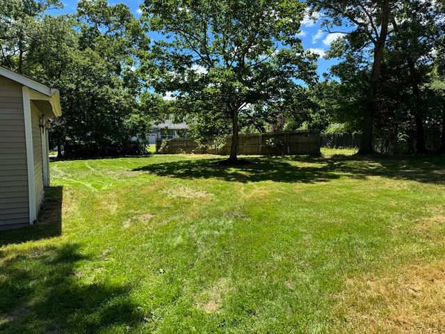 1174 Old Fall River Rd, Dartmouth, MA 02747