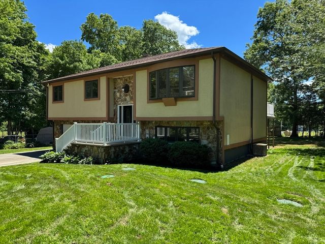 1174 Old Fall River Rd, Dartmouth, MA 02747