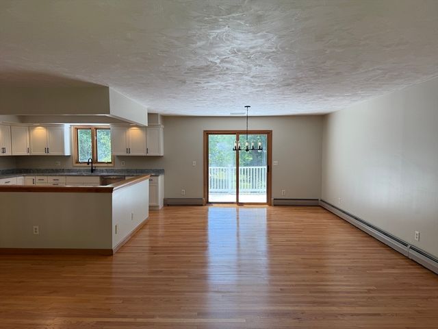 1174 Old Fall River Rd, Dartmouth, MA 02747