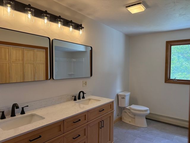 1174 Old Fall River Rd, Dartmouth, MA 02747