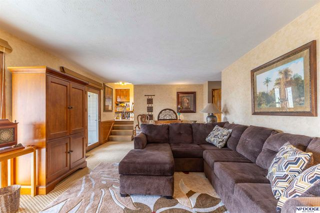 1210 N 158th Avenue, Omaha, NE 68118