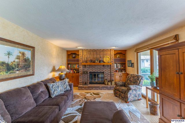 1210 N 158th Avenue, Omaha, NE 68118