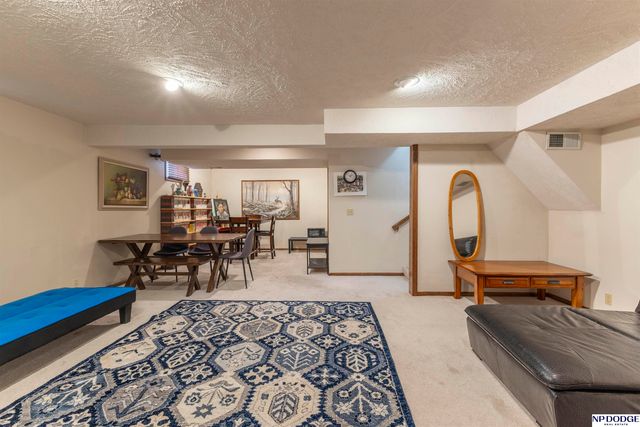 1210 N 158th Avenue, Omaha, NE 68118