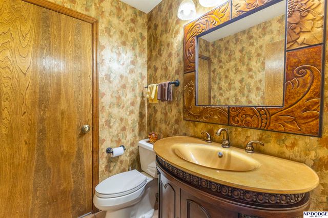 1210 N 158th Avenue, Omaha, NE 68118
