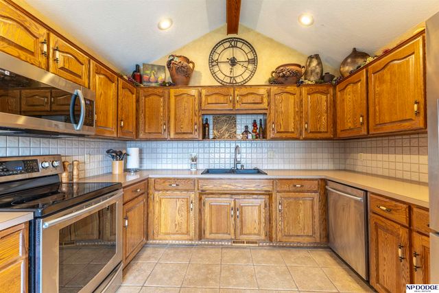1210 N 158th Avenue, Omaha, NE 68118