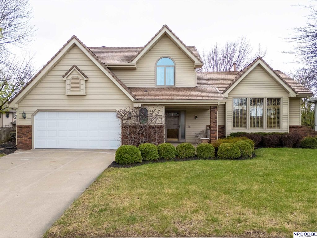 1210 N 158th Avenue, Omaha, NE 68118