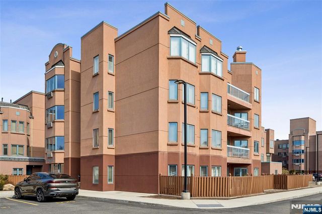 403 Hancock Court 403, Edgewater, NJ 07020