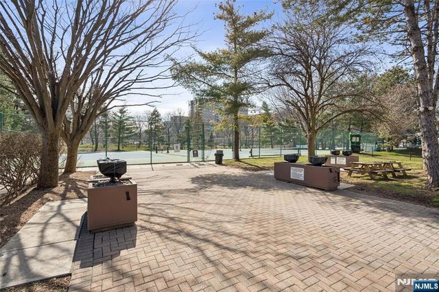 403 Hancock Court 403, Edgewater, NJ 07020