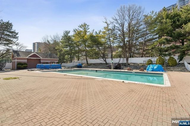 403 Hancock Court 403, Edgewater, NJ 07020