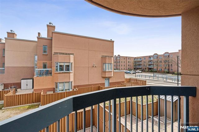 403 Hancock Court 403, Edgewater, NJ 07020