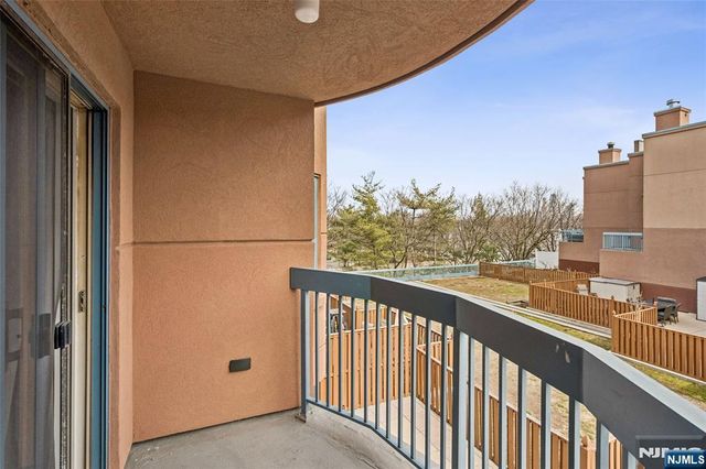 403 Hancock Court 403, Edgewater, NJ 07020