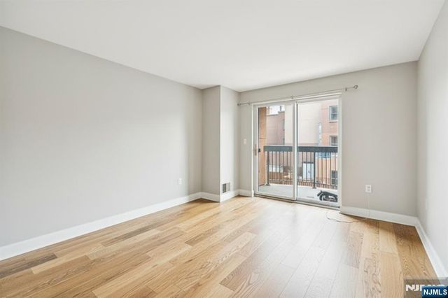 403 Hancock Court 403, Edgewater, NJ 07020