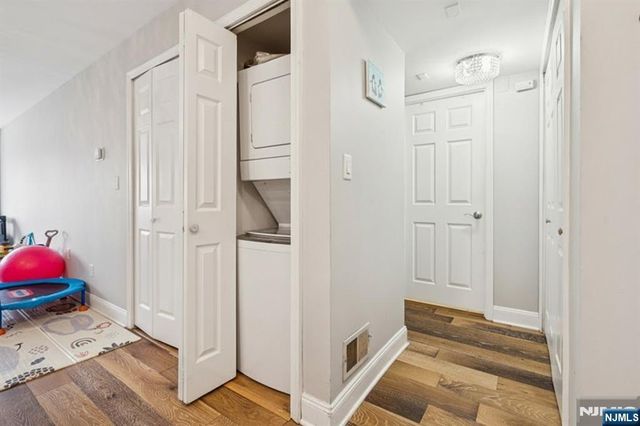 403 Hancock Court 403, Edgewater, NJ 07020