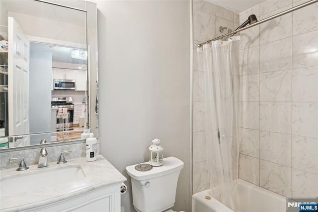 403 Hancock Court 403, Edgewater, NJ 07020