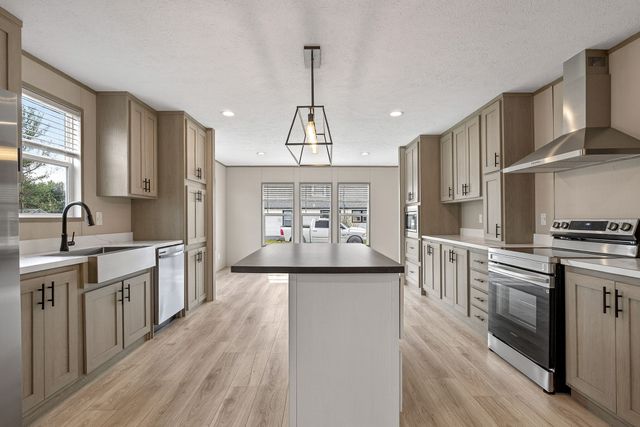 986 Dry Creek Rd, Smithville, TN 37166