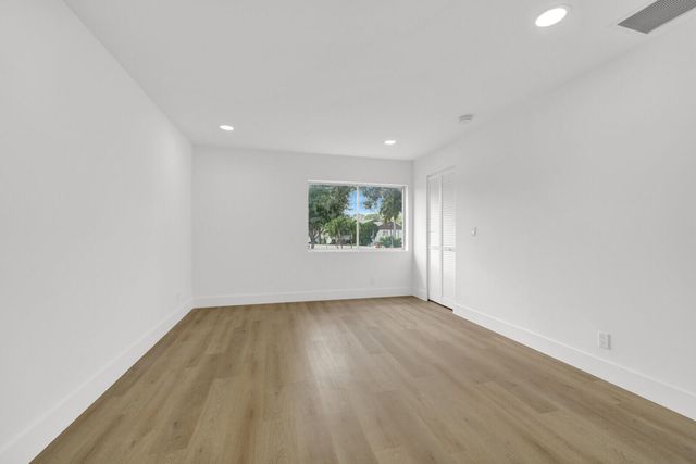 330 Pine Ridge Circle B-2, Greenacres, FL 33463