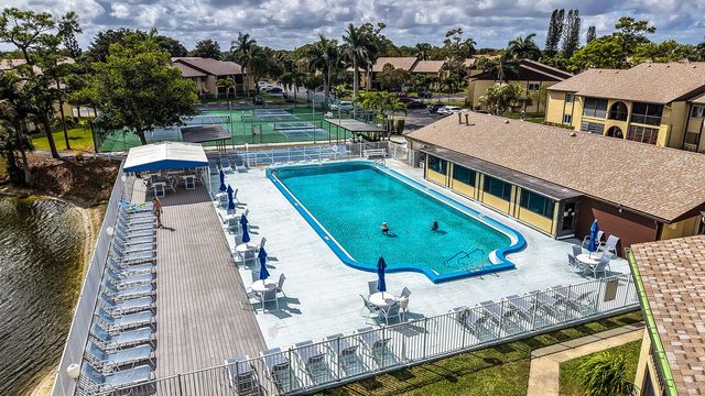 330 Pine Ridge Circle B-2, Greenacres, FL 33463