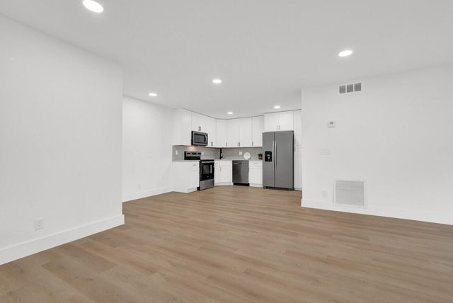 330 Pine Ridge Circle B-2, Greenacres, FL 33463