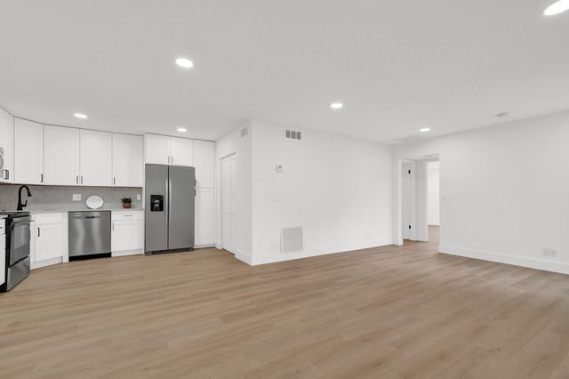 330 Pine Ridge Circle B-2, Greenacres, FL 33463