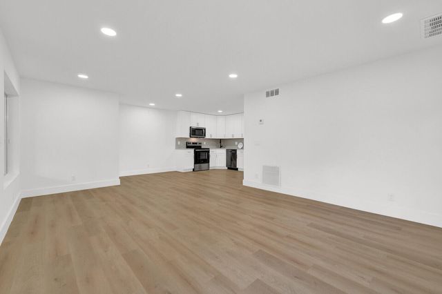 330 Pine Ridge Circle B-2, Greenacres, FL 33463