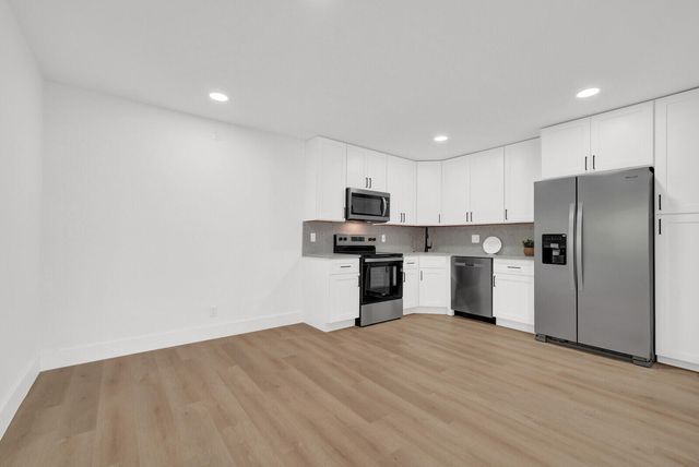 330 Pine Ridge Circle B-2, Greenacres, FL 33463