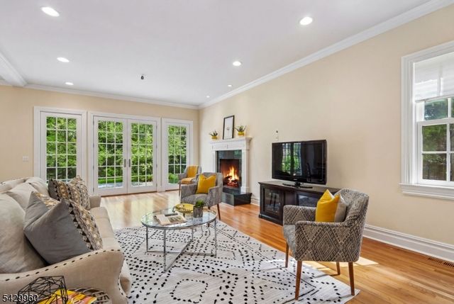 6 Grosvenor Rd, Millburn Twp., NJ 07078